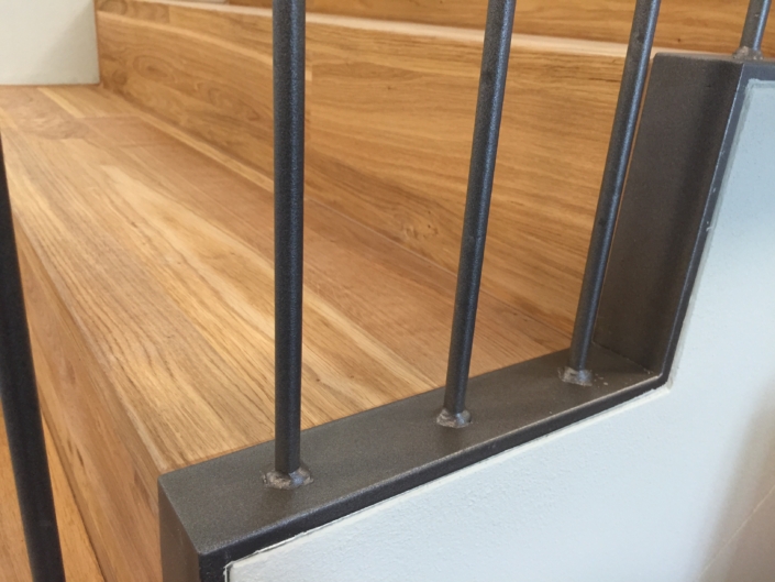 Detail Treppengeländer, gefertigt von Reber Metallbau Riggisberg