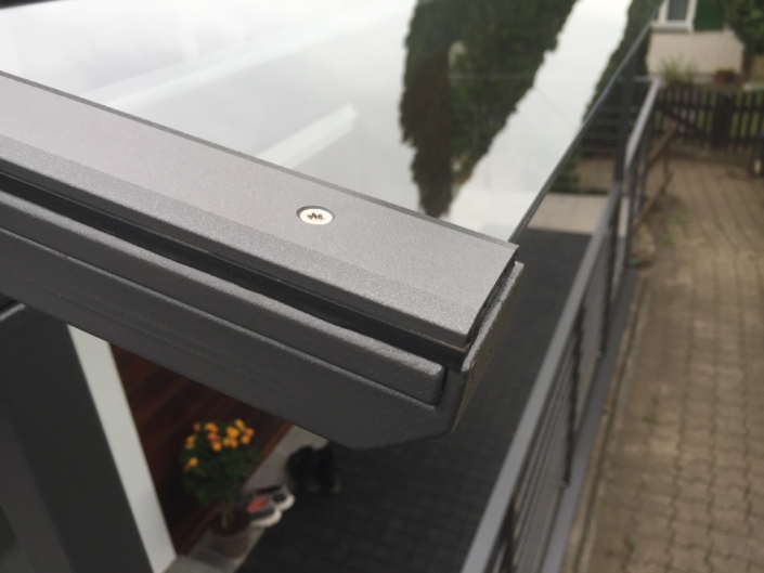 Detail Trockenverglasung Detail Trockenverglasung, gefertigt von Reber Metallbau Riggisberg